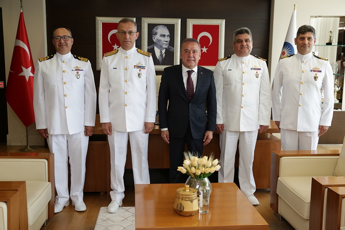 Başkan Böcek tatbikata katılan gemi komutanlarını ağırladı
