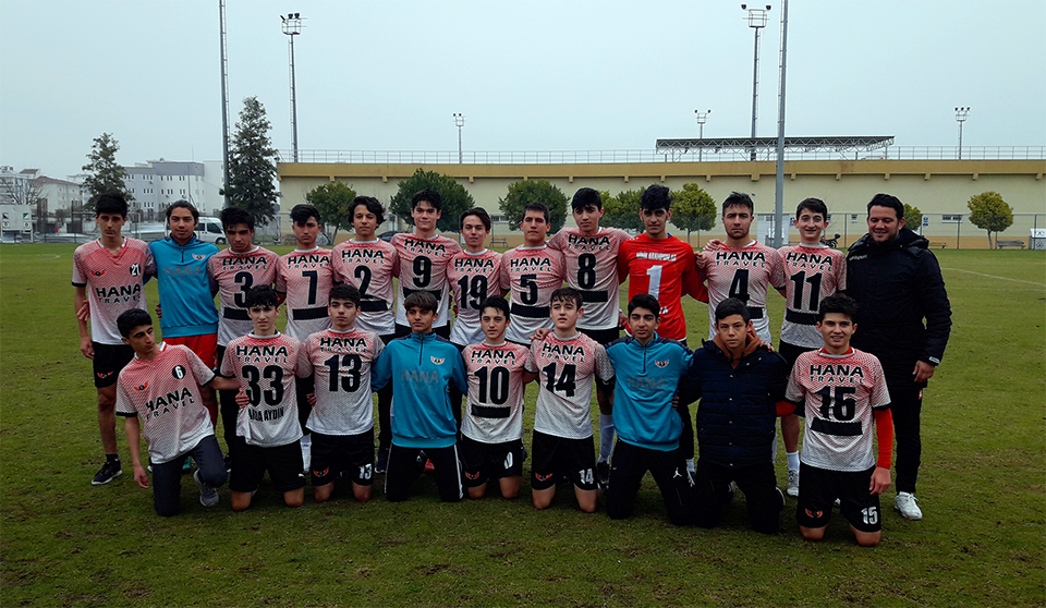 Velilerin kurduğu futbol takımı U-16 Ligi'nde şampiyon oldu