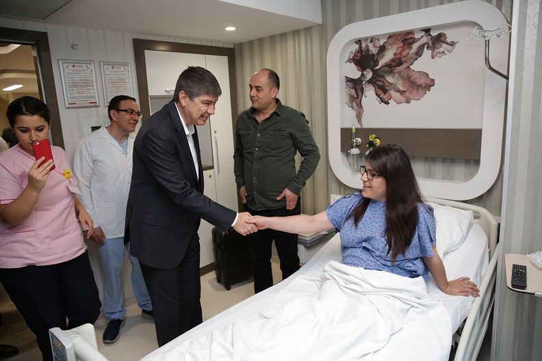 Başkan Türel’den en yeni Antalyalılara hoş geldin ziyareti