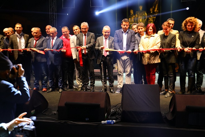 MANAVGAT KENT MEYDANINA  KIRAÇ KONSERLİ MUHTEŞEM AÇILIŞ