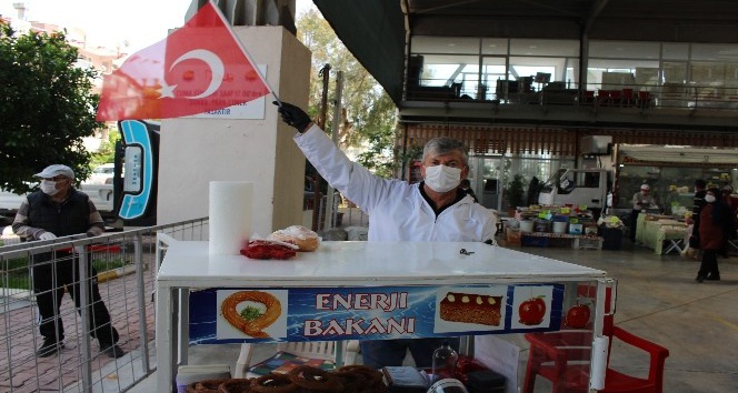 Antalya'nın dört bir yanı kırmızı beyaza büründü