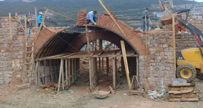 Bin 400 yıllık Hereke Kalesi gün yüzüne çıkıyor 