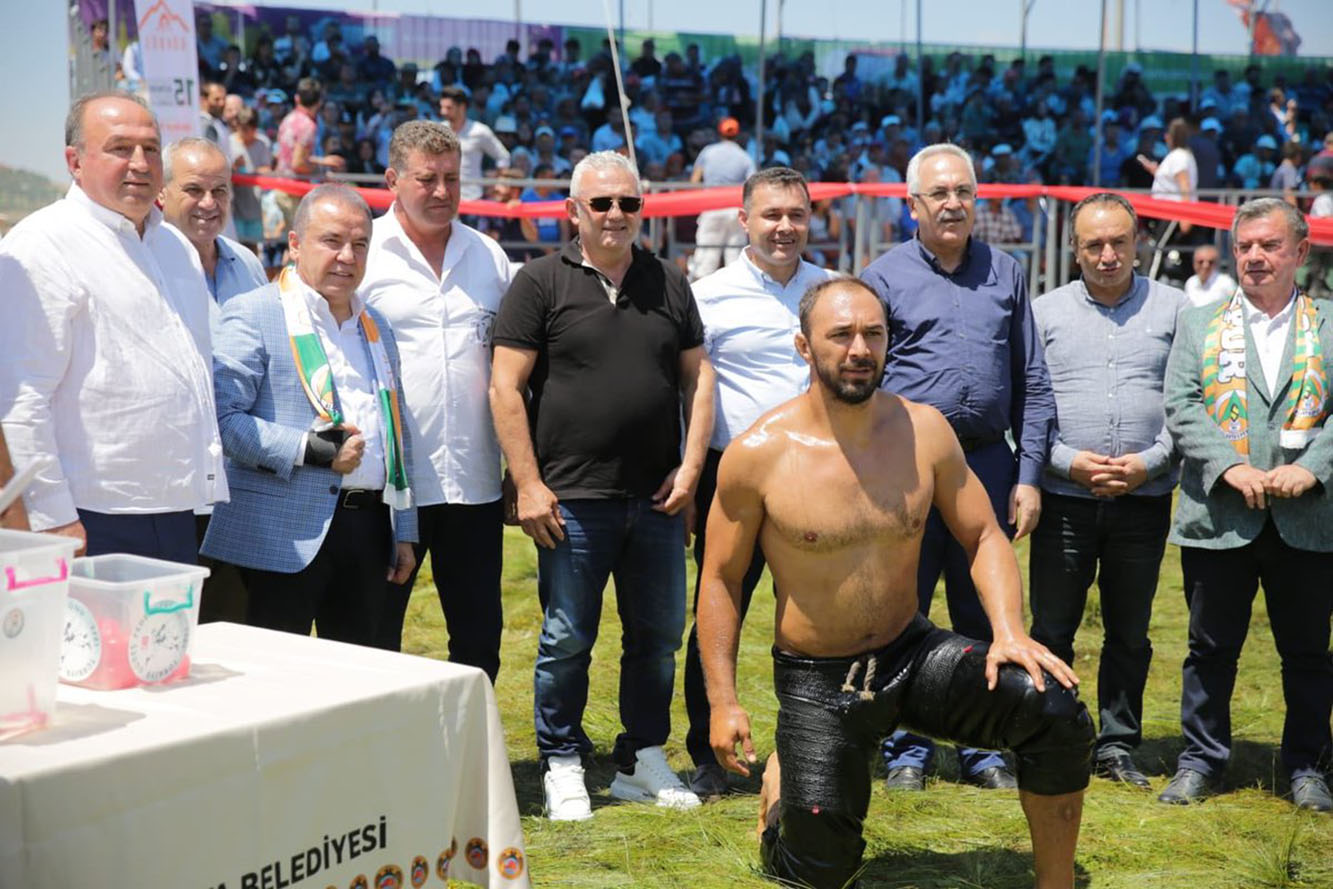 Başkan Böcek Gökbel Yağlı Güreşlerine katıldı