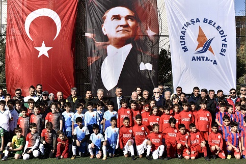 Başkan Uysal Minik Futbolcularla