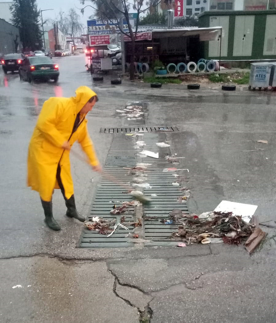 Manavgat Ali İhsan Barut İlköğretim Okulu 3’ncü sınıf öğrencisi Mustafa Muhammed Gayretli, “Doğayı Koruma Planım” adlı projesini teslim etmek amacıyla Manavgat Belediyesi’ni ziyaret etti. Manavgat Belediye Başkanı Şükrü Sözen’e hitaben yazdığı mektup