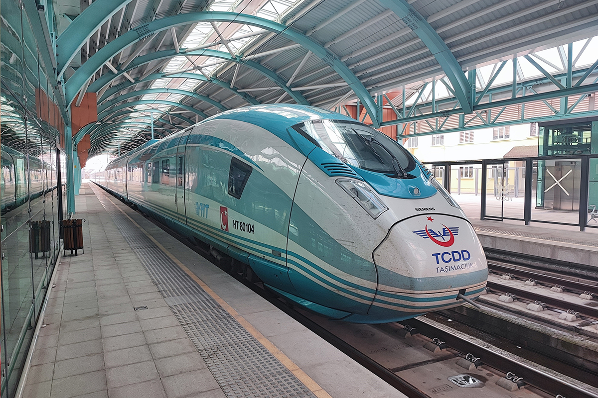 Yüksek hızlı tren Sivaslıları heyecanlandırdı