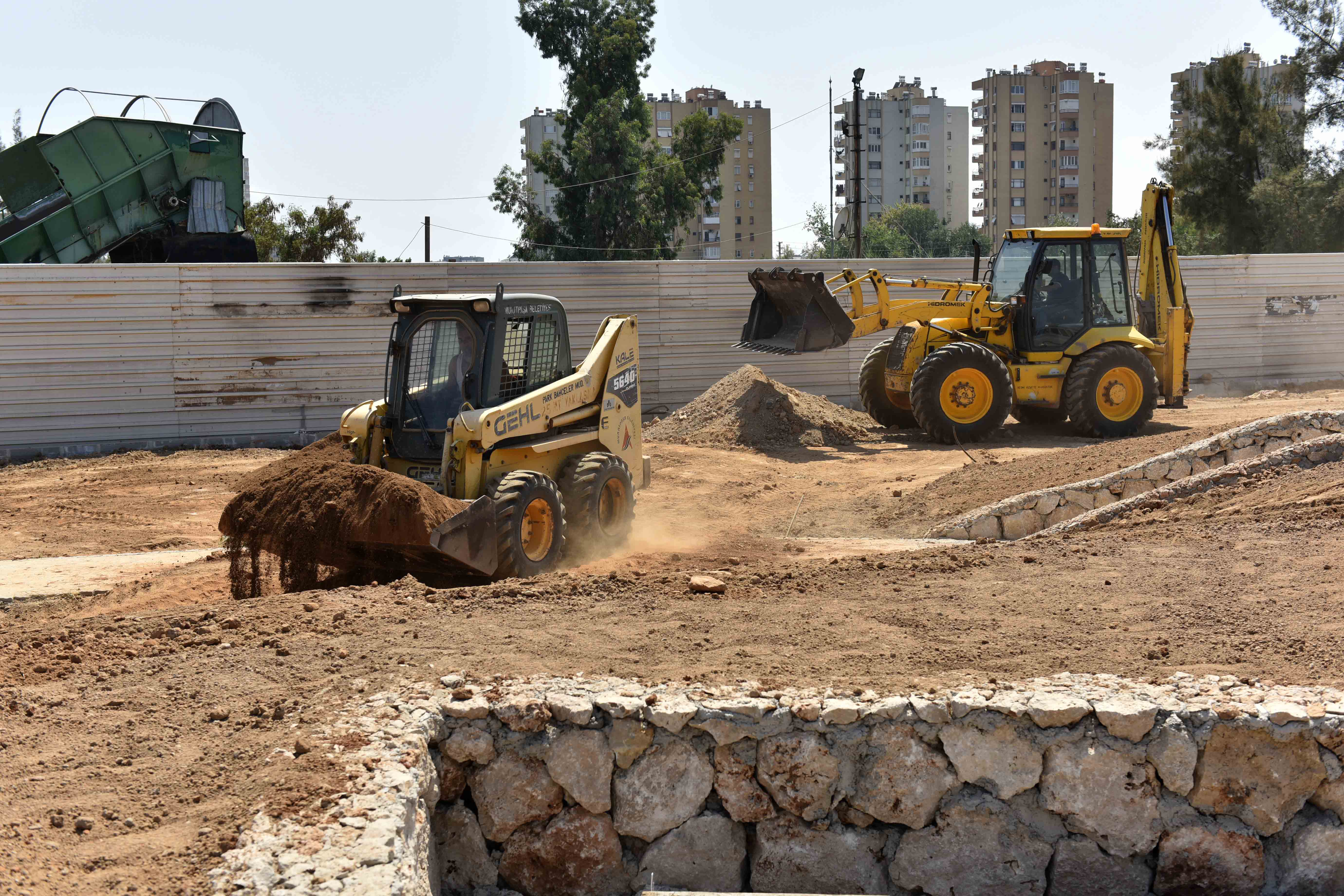 Zeytinköy’de yeni parkın yapımı sürüyor.