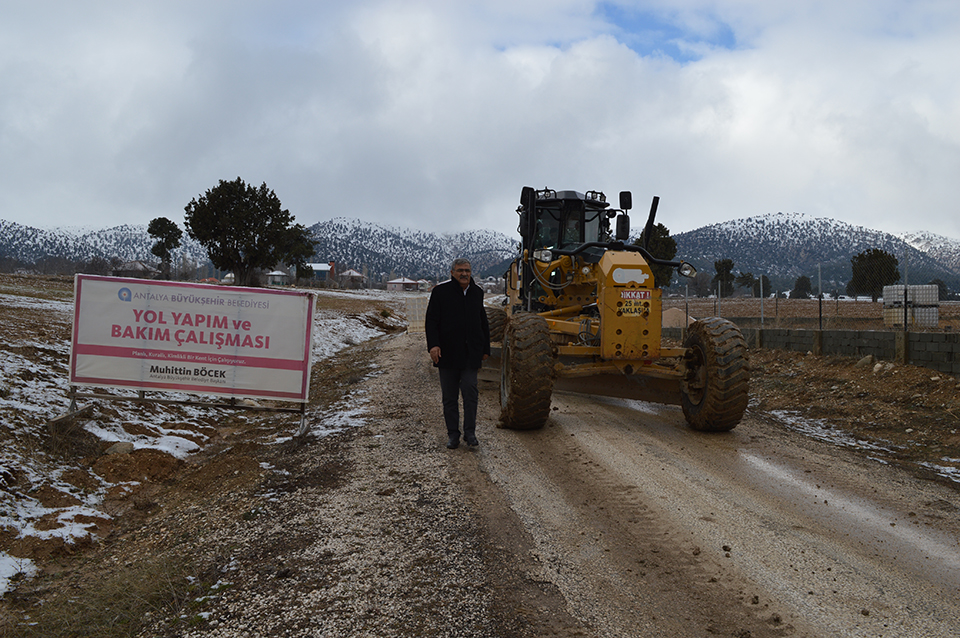 Büyükşehir ekipleri kar kış dinlemiyor