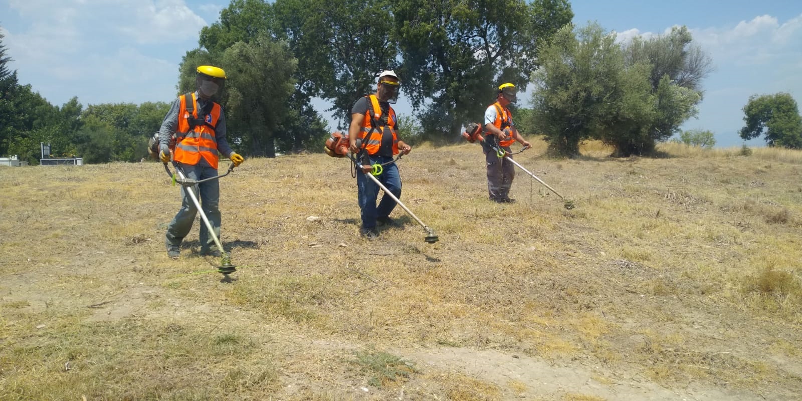 Antalya Büyükşehir Belediyesi’nden Mezarlıklara Bayram Bakımı.