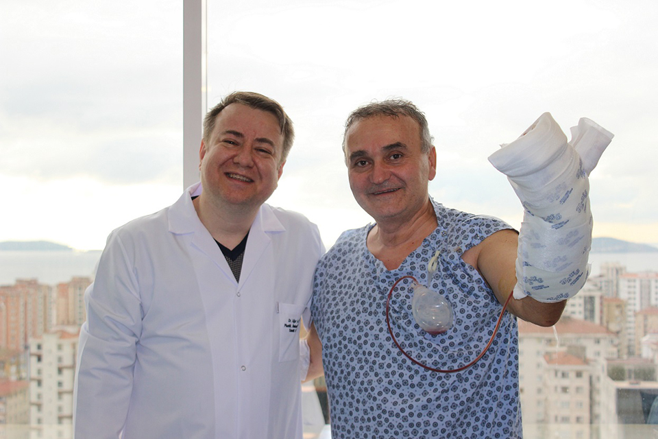 Kesilir Denilen Parmağı Türk Doktorlar Kurtardı