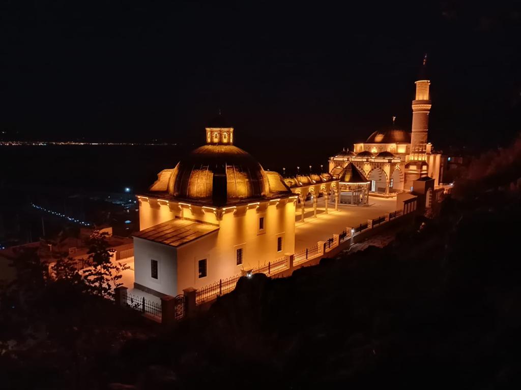 Başkan Böcek; 'Finike Eroğlu Cami hayırlı olsun'