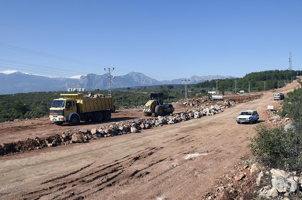 Masa Dağı’na otoban gibi yol