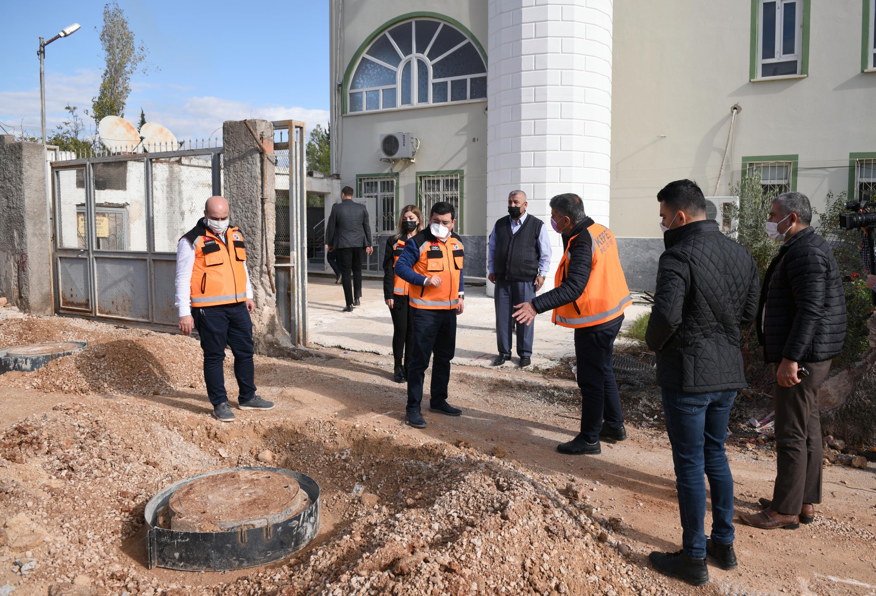 Tütüncü elleriyle Hüsnü Karakaş’ı güzelleştiriyor