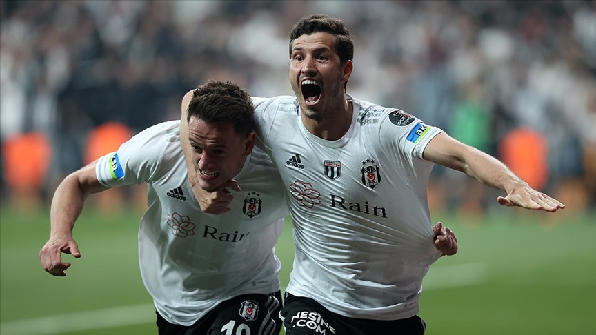 Derbide 3 puan Beşiktaş'ın oldu