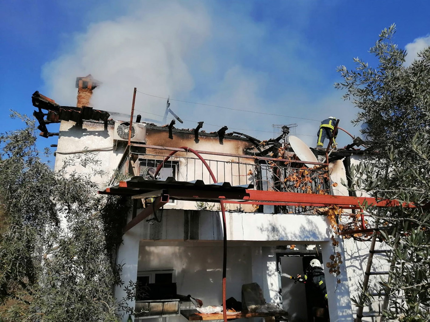 Evleri yanan ailelere Belediye sahip çıktı